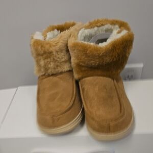 Cozy Tan Fur-Lined Boots